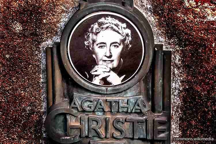 Author: Peterm File:Agatha Christie plaque, Torre Abbey, Torquay-13485346894.jpg