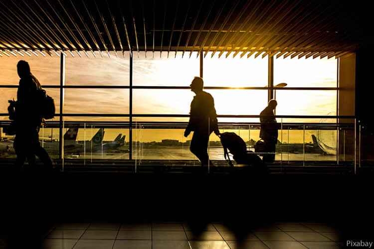 Дельта ставит членов конгресса США в общую очередь